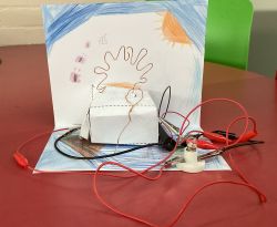 Bulb and buzzer circuit