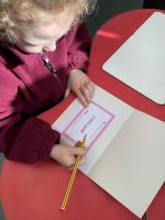 Child writing a mothers day card
